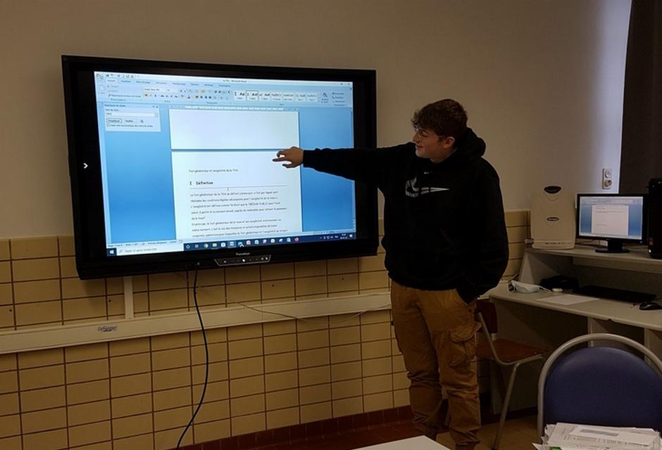 Notre Smart-TV permet de rendre les cours plus interactifs et attrayants